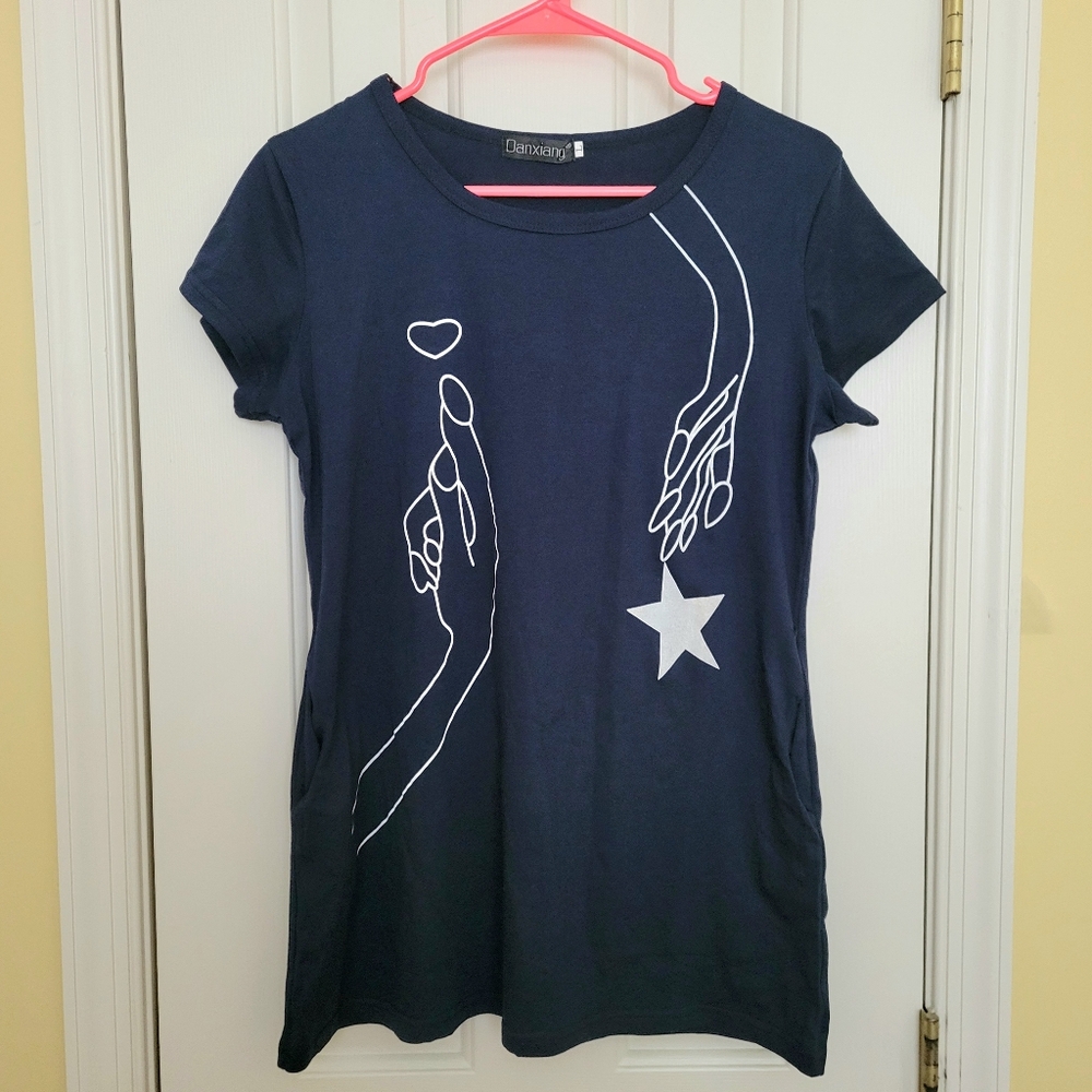 Dark Blue Graphic Print Tee T-shirt w/ Pockets Hand Heart Star M Round Neck